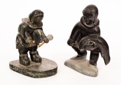 Appraisal: Two carved slate figures of Eskimos one with a gong