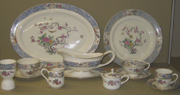 Appraisal: LENOX PORCELAIN ASSEMBLED DINNER SERVICE Ming-Bird pattern comprising twelve dinner