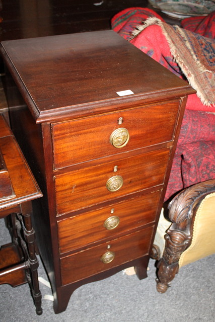 Appraisal: AN UPRIGHT TH CENTURY MAHOGANY CHEST of four drawers with