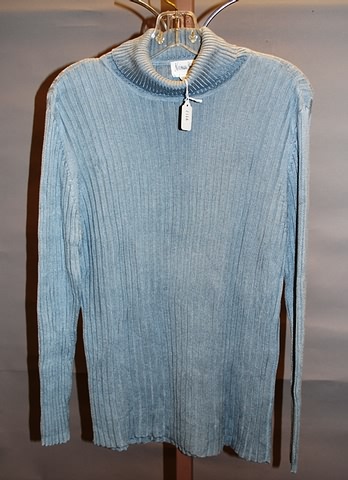 Appraisal: Neiman Marcus gray silk long sleeve ribbed turtleneck top Size