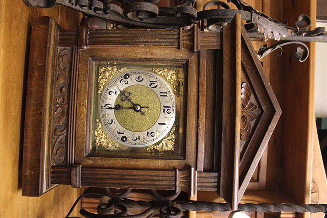 Appraisal: A GERMAN WALNUT MANTLE CLOCK the case of architectural portico