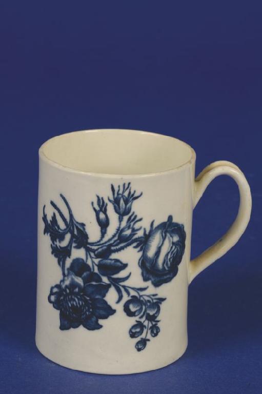 Appraisal: A FIRST PERIOD WORCESTER BLUE AND WHITE MUG circa decorated