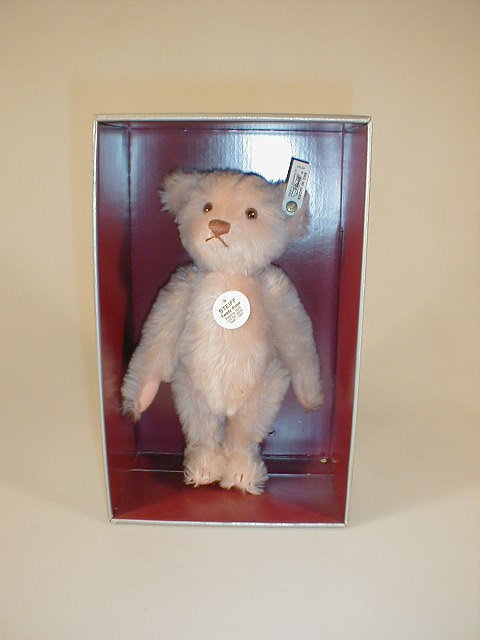 Appraisal: A Steiff Teddy Rose replica no with certificate and box