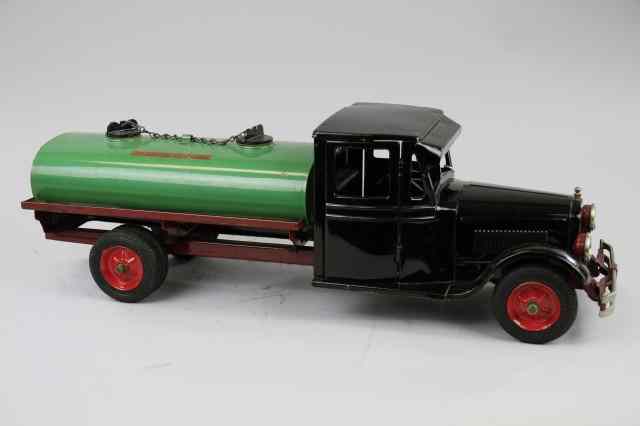 Appraisal: BUDDY 'L' JUNIOR LINE OIL TANK TRUCK C pressed steel