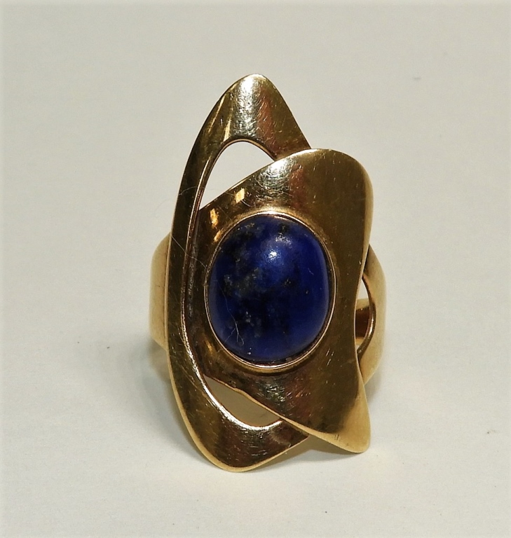 Appraisal: C LAPIS MEXICAN SPACE AGE KT GOLD MOD RING Mexico