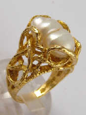 Appraisal: A yellow metal tests carat gold naturalistic freshwater pearl ring