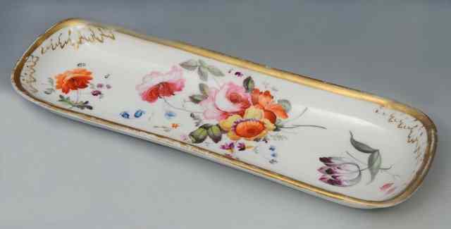 Appraisal: AN ENGLISH PORCELAIN PEN TRAY circa - with gilt leaf