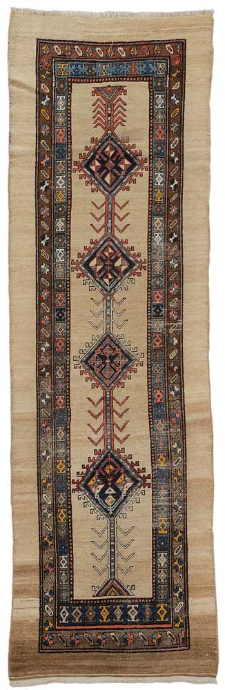 Appraisal: Bakshaish Gallery Carpet Persian early th century four connected diamond