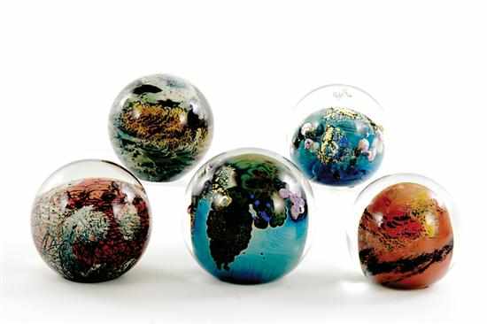 Appraisal: Josh Simpson art glass paperweights dated - mottled designs and