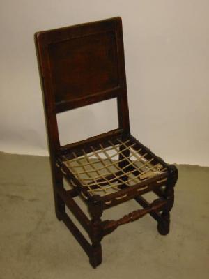 Appraisal: AN EARLY OAK CHAIR the tapering panel back with straight