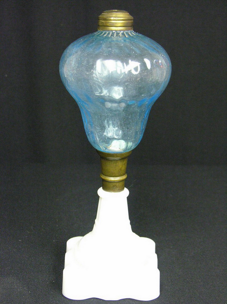 Appraisal: VINTAGE BLUE AND WHITE OIL LAMP There ia an old