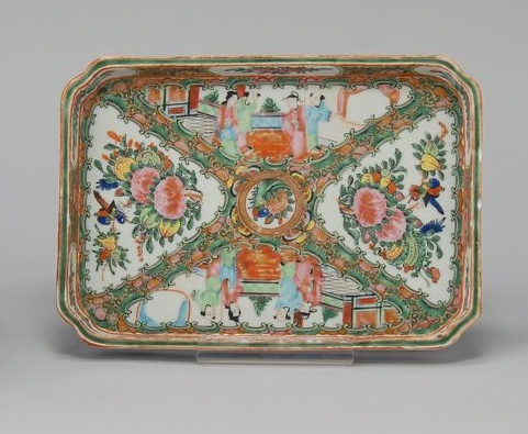 Appraisal: UNUSUAL CHINESE EXPORT ROSE MEDALLION PORCELAIN DRESSER TRAY th CenturyIn