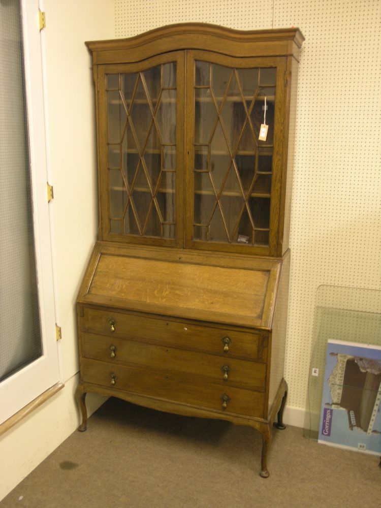 Appraisal: An early th century solid medium oak bureau bookcase bookcase