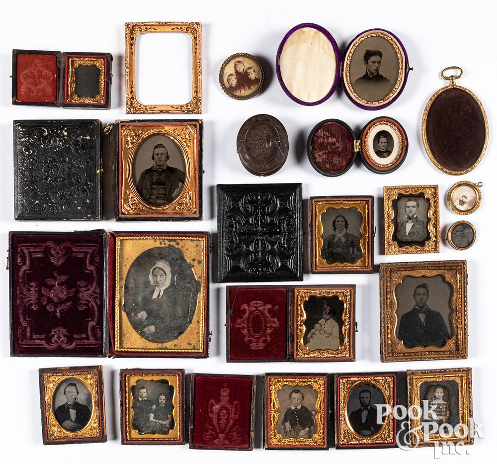 Appraisal: Group of daguerreotypes ambrotypes and tintypes Group of daguerreotypes ambrotypes