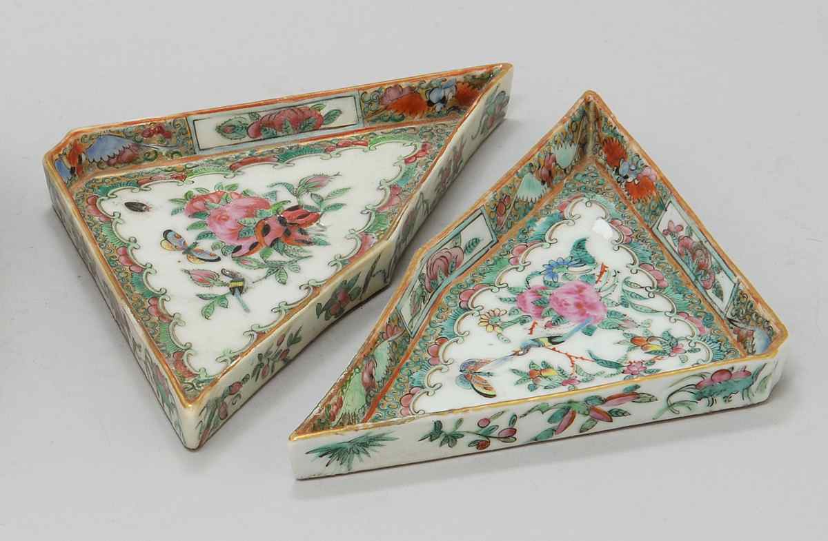 Appraisal: PAIR OF CHINESE EXPORT ROSE CANTON PORCELAIN DISHES Circa In