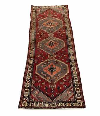 Appraisal: A Serapi Rug Three medallions on a red ground spandrels