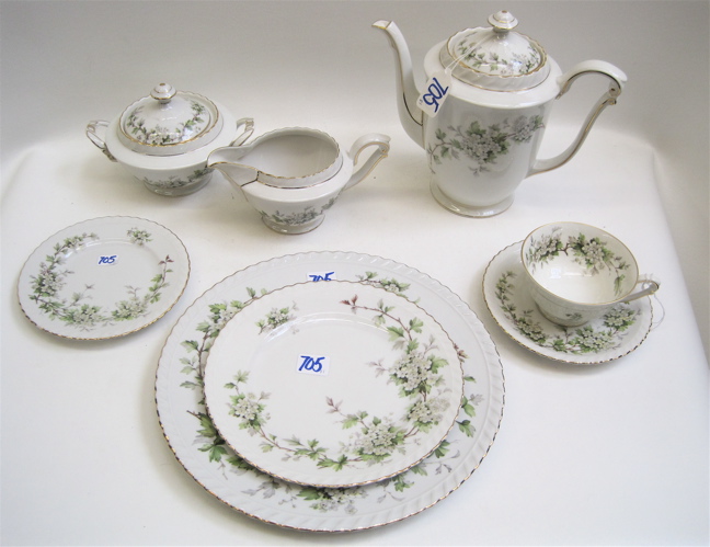 Appraisal: AN EIGHTY ONE PIECE SET OF FINE BAVARIAN CHINA by