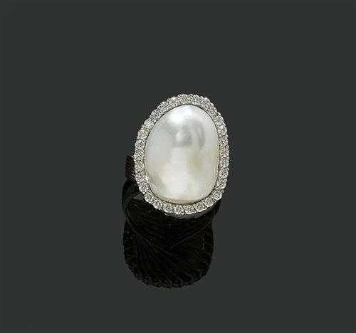 Appraisal: PEARL AND BRILLIANT-CUT DIAMOND RING White gold Elegant attractive ring