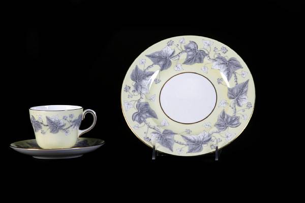 Appraisal: A Wedgwood bone china dinner service comprising twelve dinner plates