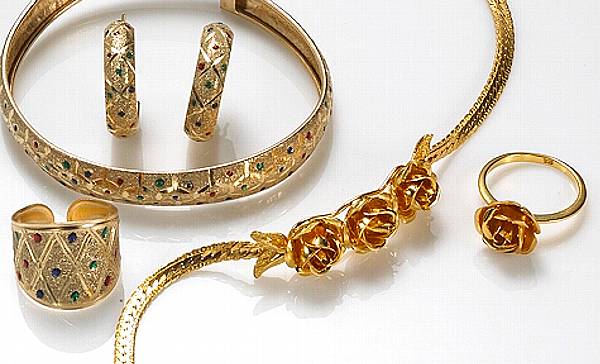 Appraisal: A collection of enamel k and k gold jewelry including