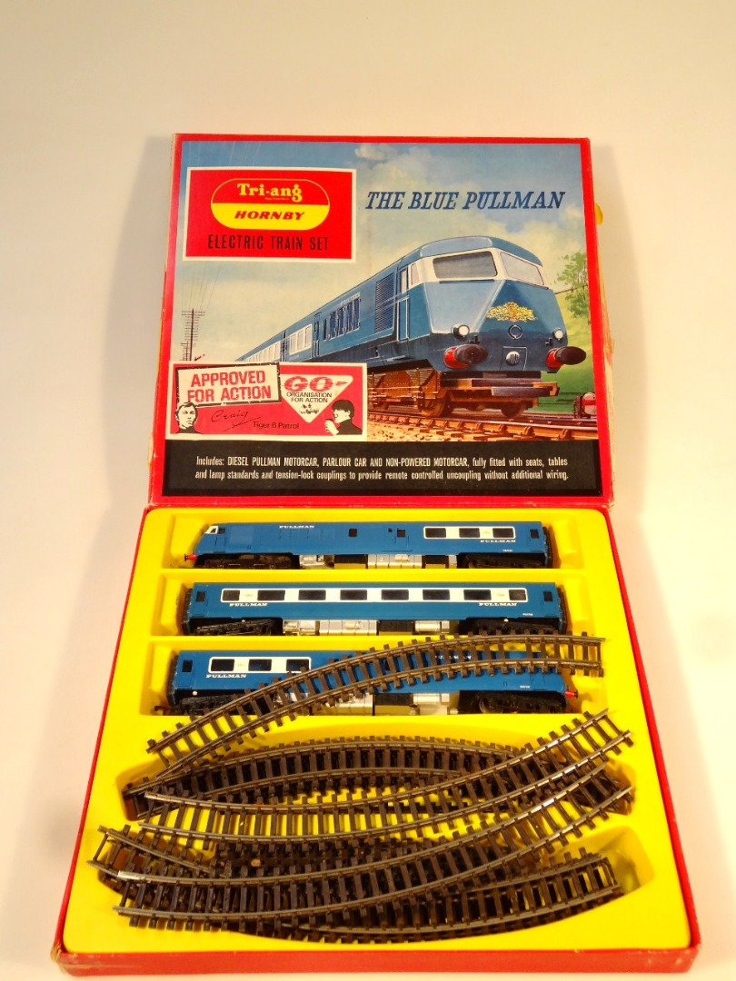 Appraisal: Tri-ang Hornby OO-gauge electric train set The Blue Pullman comprising