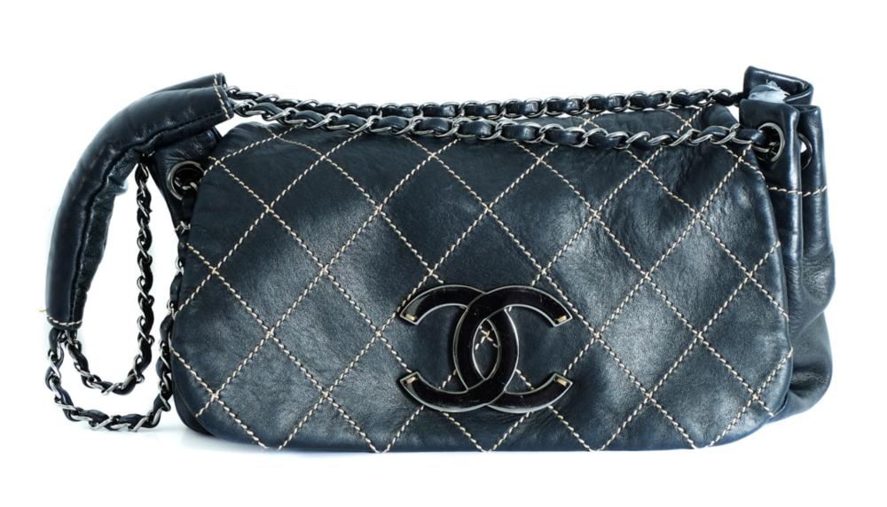 Appraisal: CHANEL LAMBSKIN QUILTED LEATHER PURSEChanel black lambskin purse with a