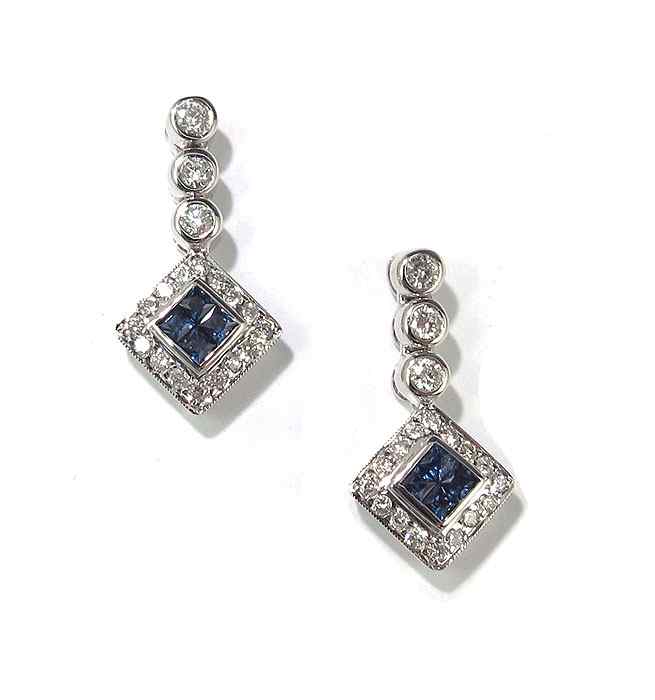 Appraisal: K DIAMOND SAPPHIRE EARRINGS K white gold earrings contain thirty