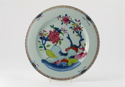 Appraisal: A Chinese famille rose plate painted with a faux tobacco