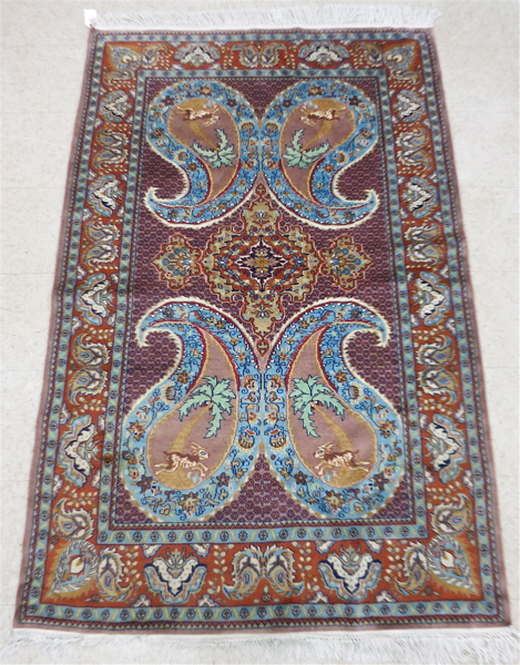 Appraisal: HAND KNOTTED ORIENTAL AREA RUG Indo-Persian central medallion and double