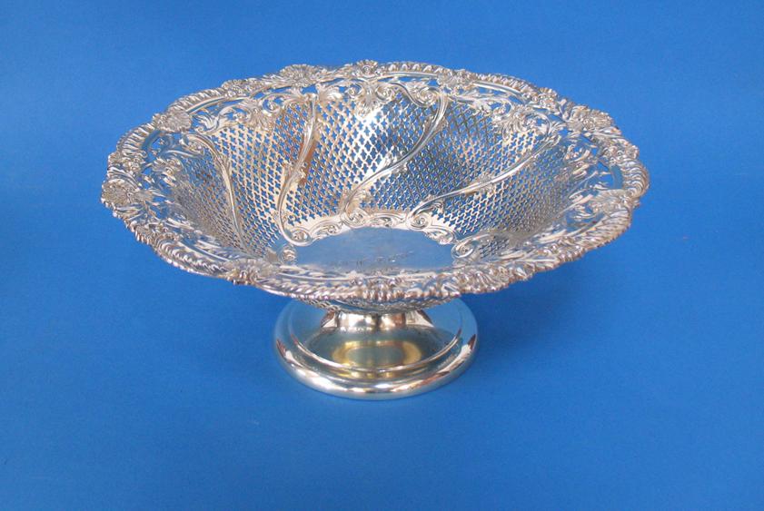 Appraisal: AN EDWARDIAN FRUIT BOWL of tapering circular form the border