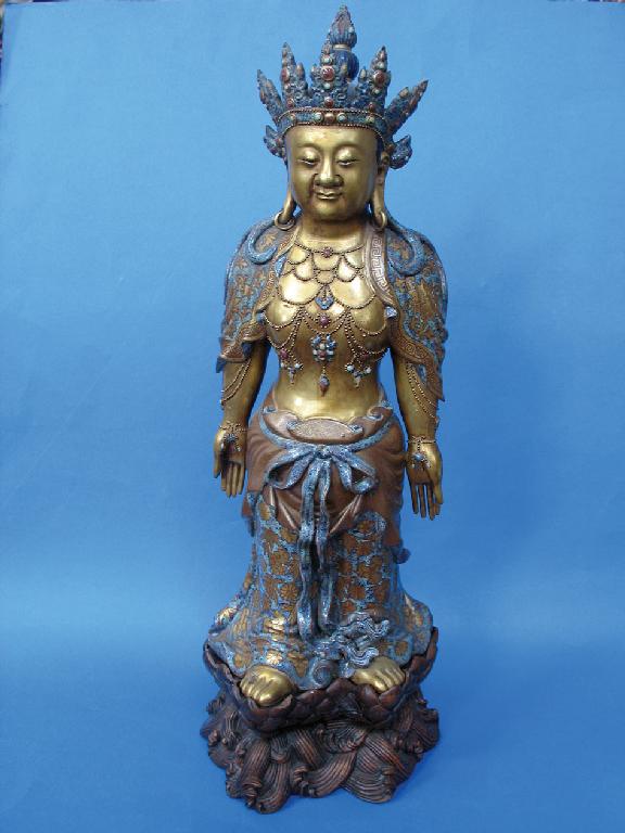 Appraisal: A CHINESE PORCELAIN FIGURE OF A FEMALE DEITY wearing a