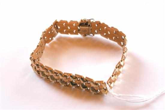 Appraisal: A FANCY LINK BRACELET IN CT GOLD