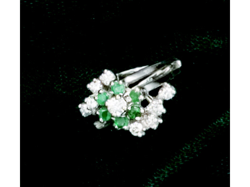 Appraisal: DIAMOND AND EMERALD RING White gold ring set with nine