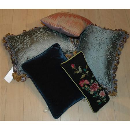 Appraisal: Group of Twelve Throw Pillows Estimate -