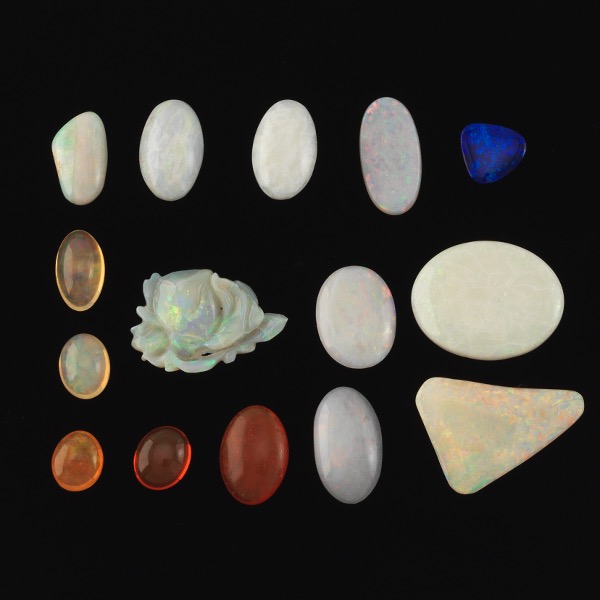 Appraisal: A GROUP OF UNMOUNTED OPALS CARAT Carat