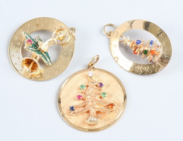 Appraisal: Three loose KY gold Christmas charms Gold weight grams S