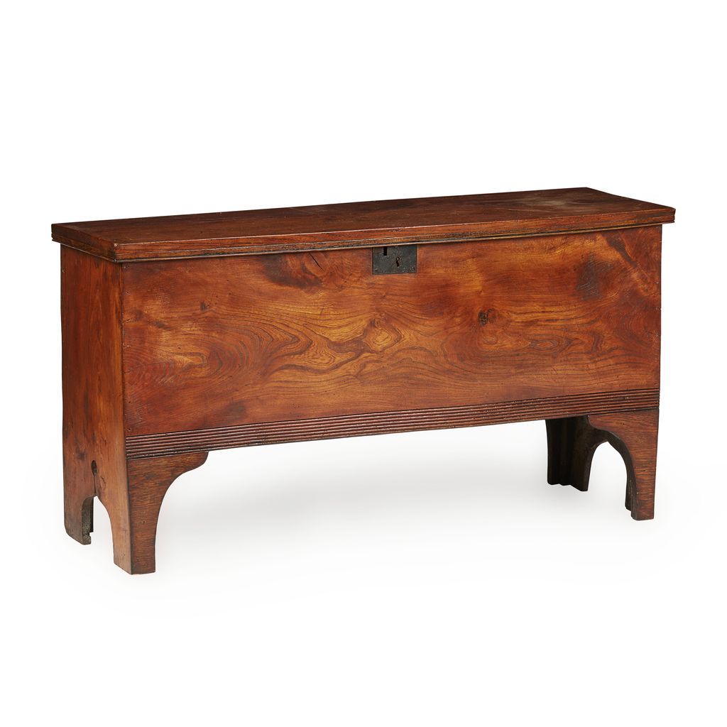 Appraisal: GEORGIAN ELM CHEST TH CENTURY the hinged single plank cover