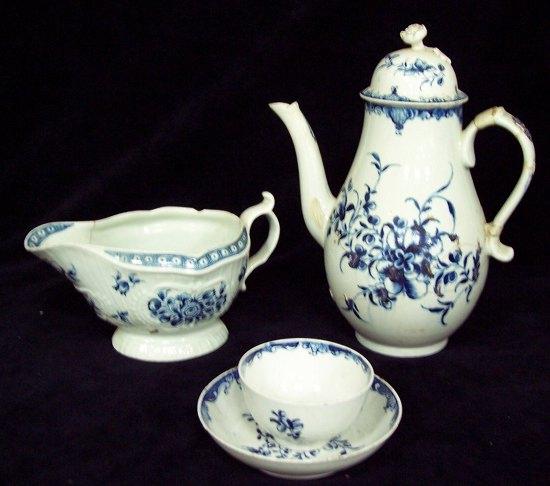 Appraisal: A Worcester pear shaped coffee pot and cover in blue