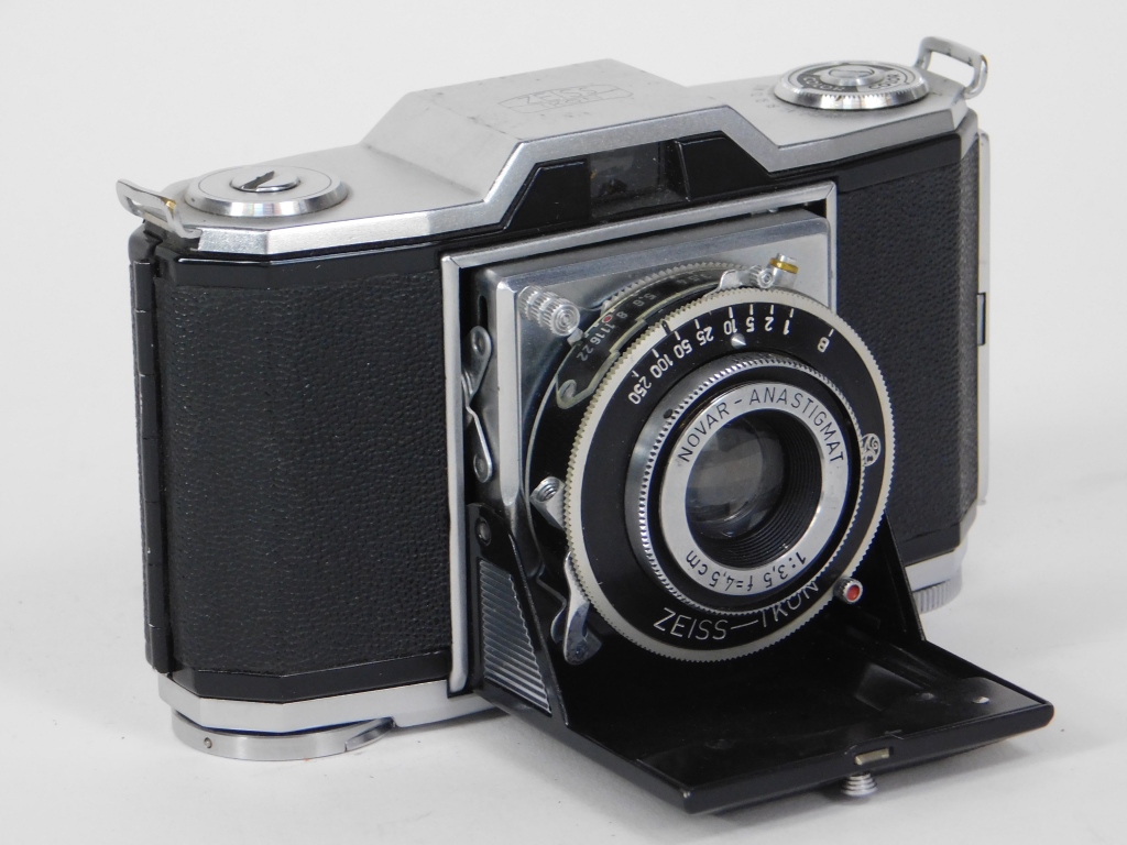 Appraisal: IKONTA ZEISS IKON IKONTA CAMERA Ikonta Zeiss Ikon Ikonta folding