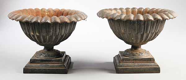 Appraisal: A Pair of Antique American Cast Iron Urns c flared