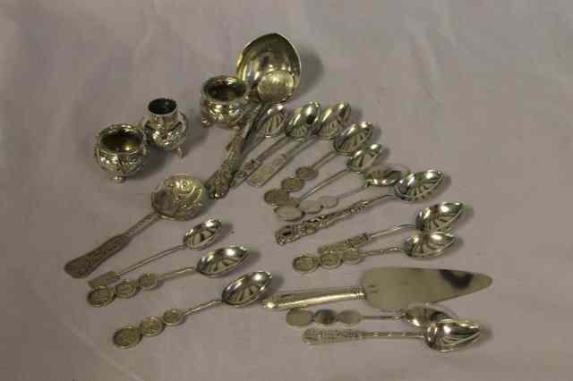 Appraisal: A GROUP OF SEVENTEEN CHINESE SILVER SPOONS including a ladle