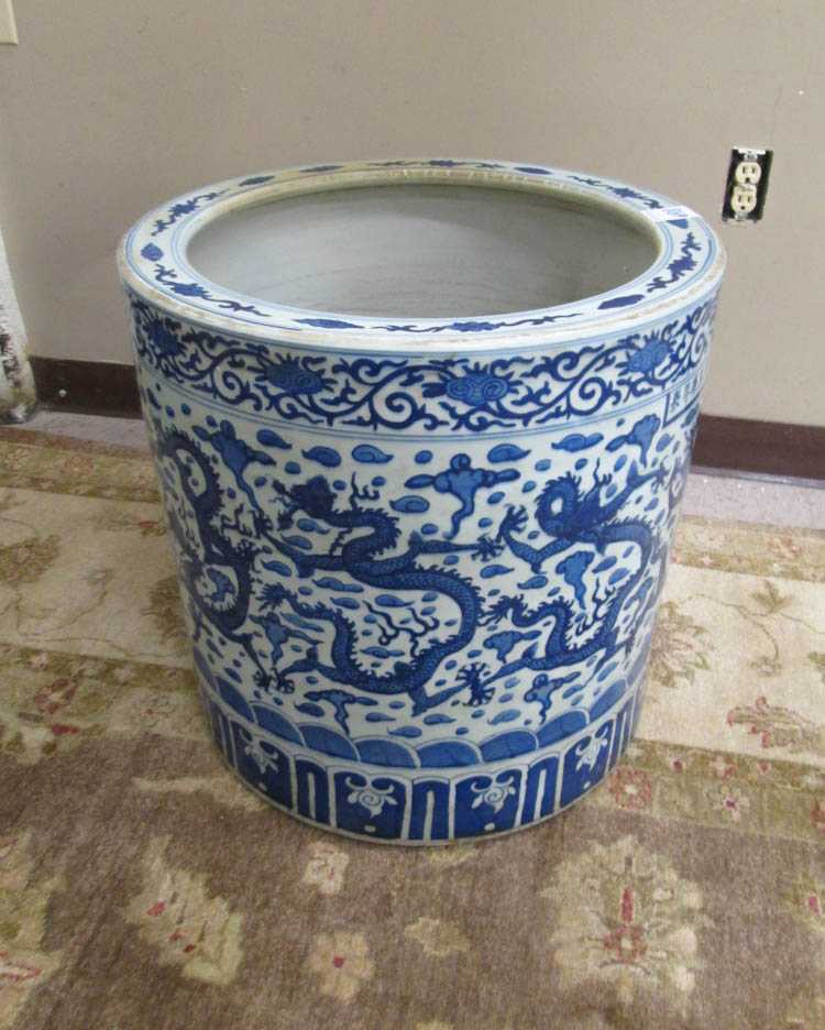 Appraisal: CHINESE BLUE UNDERGLAZE PORCELAIN FLOOR JAR a large cylindrical vessel