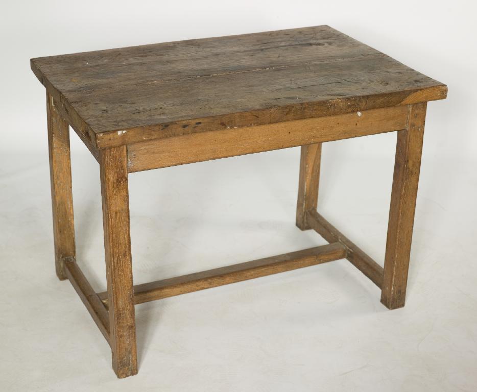 Appraisal: th th CENTURY PINE FARMHOUSE TABLE the rectangular top raised