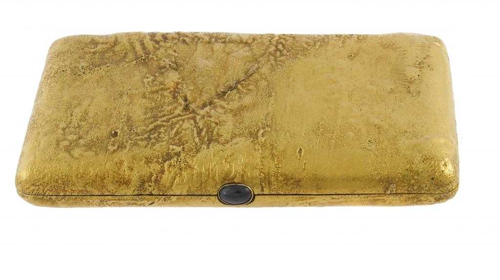 Appraisal: A POLISH GOLD SAMORODOK CIGARETTE CASE cm w maker's and