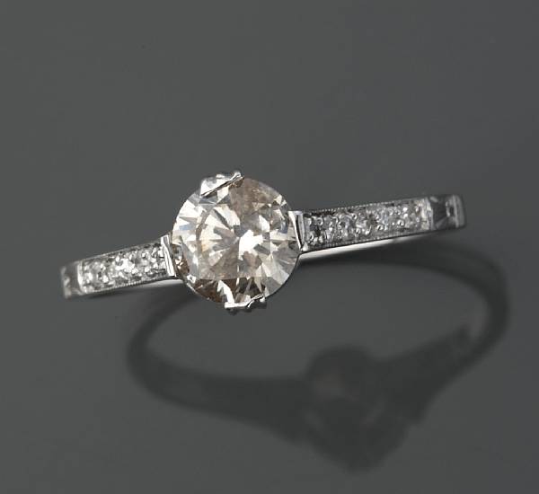 Appraisal: A diamond and platinum ring signed Dreicer amp Co central