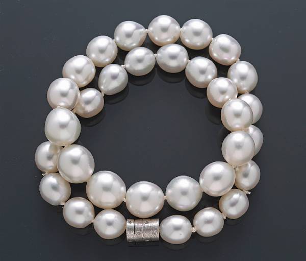 Appraisal: A South Sea cultured pearl and diamond necklace pearls measuring