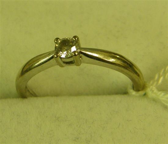 Appraisal: A DIAMOND SET SOLITAIRE RING ct