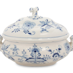 Appraisal: A Meissen Blue Onion Porcelain Tureen bearing crossed swords with