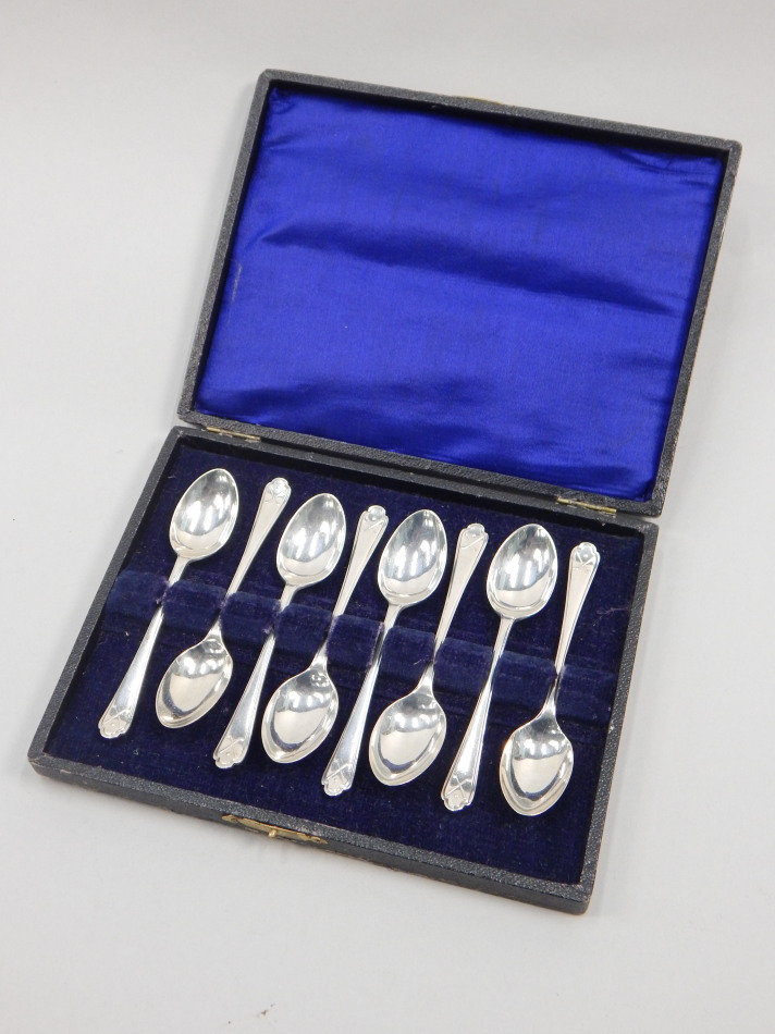 Appraisal: A set of eight silver teaspoons each with a tapering