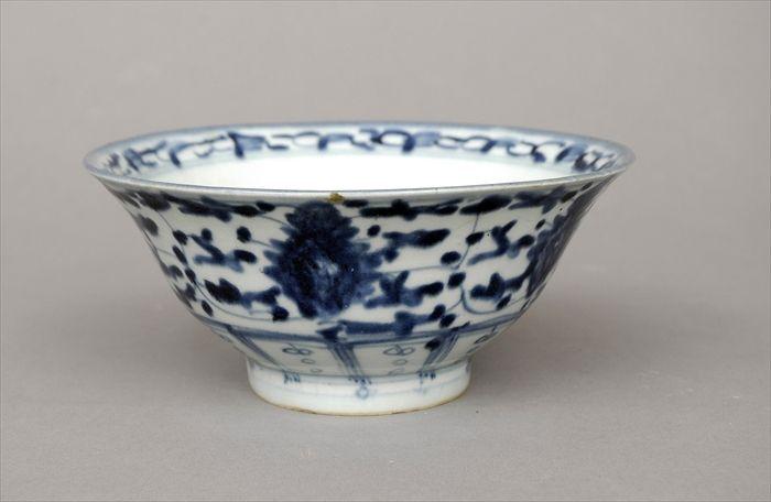 Appraisal: Chinese Blue and White Porcelain Bowl Pseudo mark in diam